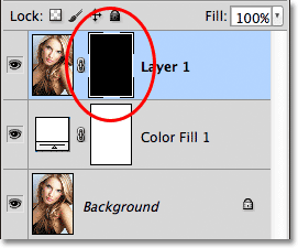 Sebuah hitam penuh layer mask thumbnail muncul pada Layer 1. Gambar © 2011 Photoshop Essentials.