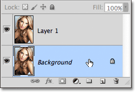 Memilih layer Background pada panel Layers di Photoshop. Gambar © 2011 Photoshop Essentials.