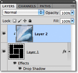 Panel Layers menampilkan Layer 2 dijepitkan ke Layer 1 di bawahnya. Gambar © 2011 Photoshop Essentials.com.