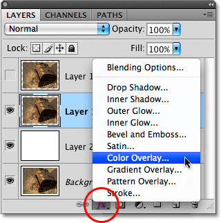 Memilih layer style Color Overlay dari Layers panel di Photoshop. Image © 2009 Photoshop Essentials.com.