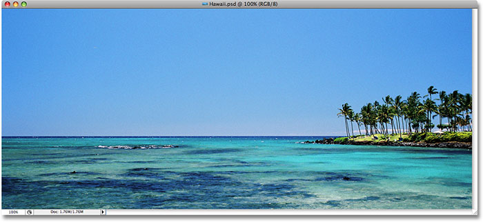 Una vista panorámica del océano en Hawaii. Imagen con licencia de iStockphoto por Photoshop Essentials.com.