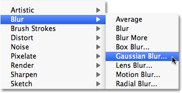 Memilih filter Gaussian Blur di Photoshop. Image © 2010 Photoshop Essentials.com.