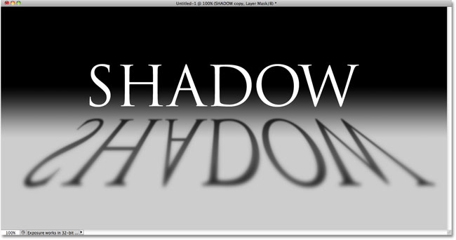 Bayangan teks setelah membalik layer mask. Image © 2010 Photoshop Essentials.com.