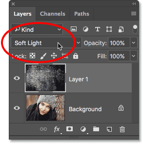 Cambiando el modo de fusión de la capa de textura a Luz suave en Photoshop.