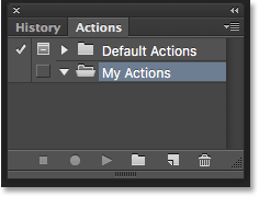 Panel Actions (Działania) pokazujący nowy zestaw. Image © 2016 Photoshop Essentials.com