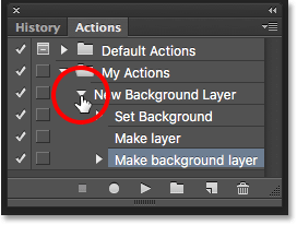 三角形のアイコンをクリックして、アクションを閉じることができます。 Image © 2016 Photoshop Essentials.com