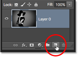 Clicking the New Layer icon in the Layers panel. Imagem © 2016 Photoshop Essentials.com