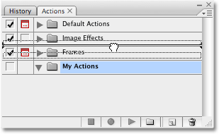 Dragging an action set to a new location in the Actions palette. 