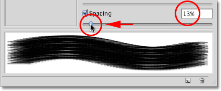 Abbassando la quantità di spaziatura pennello nel pannello Pennelli in Photoshop.