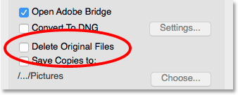 The Delete Original Files option in the Photo Downloader.