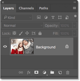 تعرض لوحة Layers الصورة على طبقة الخلفية. 