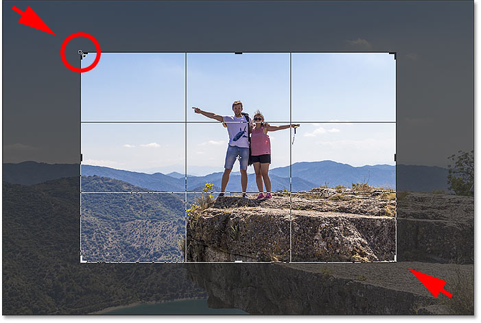 Locking the aspect ratio and resizing the crop border from center in Photoshop