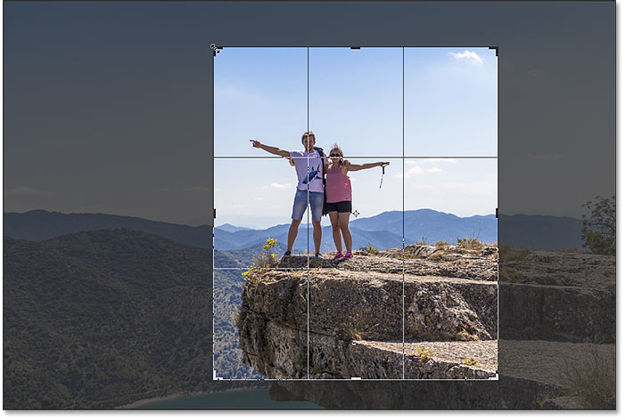 Resizing the crop border without setting an aspect ratio in Photoshop