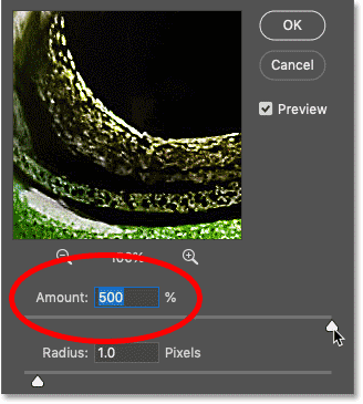 Increasing the Amount value to 500 percent in Photoshop's Unsharp Mask filter