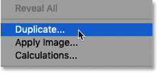 تحديد أمر Duplicate من قائمة Image في Photoshop