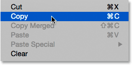 تحديد أمر Copy من قائمة Edit في Photoshop.
