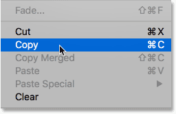 اختيار الأمر Copy من قائمة Edit في Photoshop.