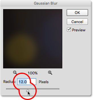 Dragning av reglaget Radius i dialogrutan Gaussian Blur.