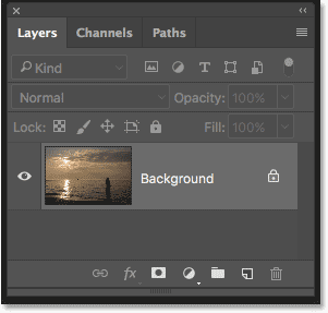 تعرض لوحة Layers في Photoshop صورة غروب الشمس على طبقة الخلفية