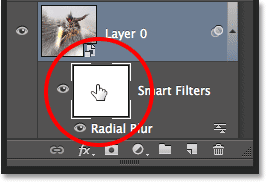 تحديد قناع الطبقة لـ Smart Filters في لوحة Layers.  صورة © 2013 Photoshop Essentials.com