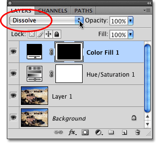 Changing the blend mode of the Solid Color fill layer to Dissolve.