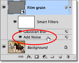 أعد فتح مرشح Add Noise الذكي من لوحة Layers في Photoshop.