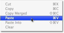 تحديد Paste من قائمة Edit في Photoshop.  صورة © 2008 Photoshop Essentials.com.