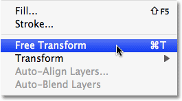 تحديد أمر التحويل الحر في Photoshop.  صورة © 2008 Photoshop Essentials.com.