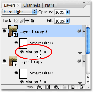 انقر نقرًا مزدوجًا فوق مرشح Motion Blur Smart Filter في Photoshop CS3.  صورة © 2009 Photoshop Essentials.com.