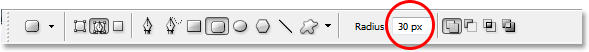 صورة برنامج Adobe Photoshop التعليمي: إدخال قيمة 30 بكسل في خيار Radius في شريط الخيارات.